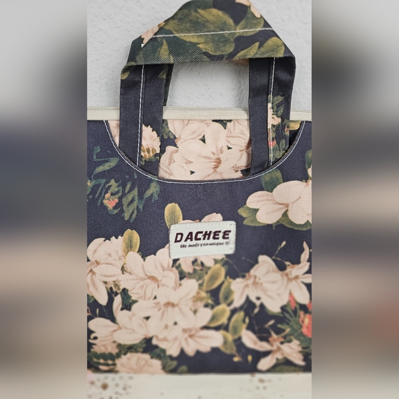 DACHEE Black Peony‎ 15" Waterproof Laptop Case - Picture 5 of 6